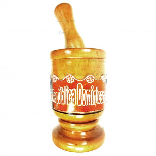 dominican-mortar-pestle-pilon-smashing-food-0